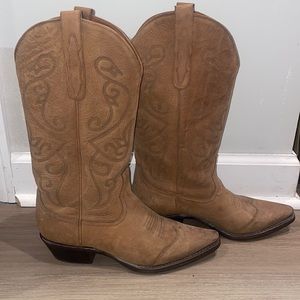 Gorgeous vintage Nine West cowboy boots. Size 9